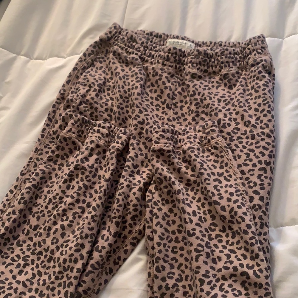 Highwasted cheetah print joggers